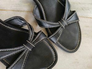 Black Bow Slip-On Flats – Size 37 (Max) 👡