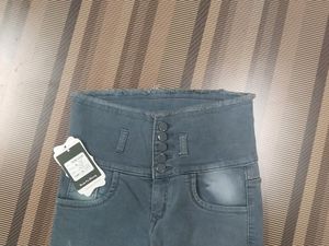 Q-47 Size 28 Slim Fit Women Denim Capri