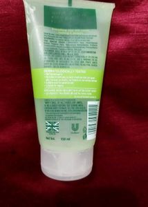 Simple Refreshing Facial Wash