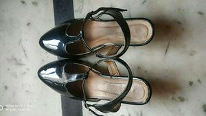 Women black sandal
