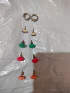 Earings Combo 4 Pairs  New Not Used.. Golden Color