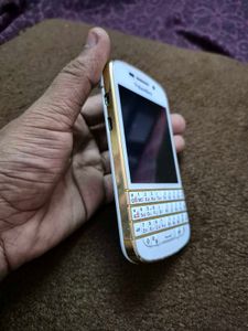 Blackberry Q10 Special Edition Gold