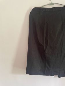 BLACK SKIRT
