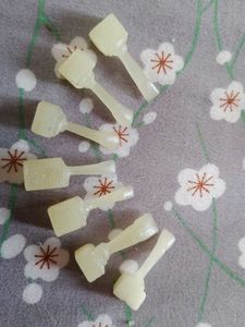 Wax hand craved tooth