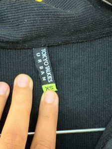 Black Zip-Up Crop Top
