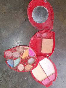 Eyeshadow+poweder+lipstick