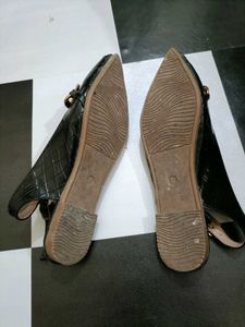 Black Chain Accent Flats