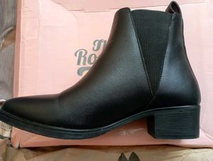 Roadster Black Chelsea Boots