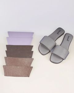 Flats With multi-styling Straps