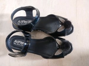 Flower Print Comfortable Party Wear Sandals For Gi