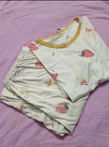😃🍓Strawberry Print night suit