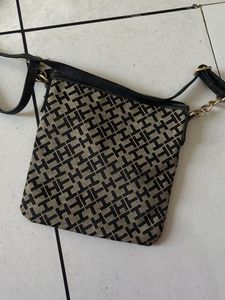 Tommy Hilfiger Crossbody Bag