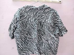 A mini Crop Top , Casual For Girls