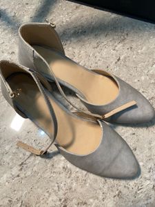 Heels / Women Footwear / Sandals / Pumps