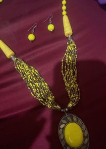Yellow Pendant Necklace with earrings