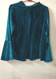 A LYCRA VELVET BLUE STRAIGHT TOP WITH BELL SLEEVES
