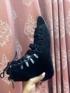 Stylish Black Velvet Lace Up Sandals
