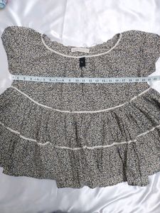 Imported Pretty Frill Top🎀