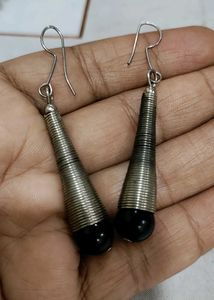 Hanging earrings, black