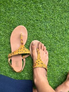 Taavi Floral Sandals