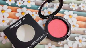 Mac Sheertone Shimmer Blush (Peachykeen)