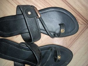 Black Toe Ring Sandals