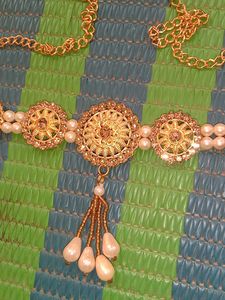 Elegant Pearl &amp; Gold kamarbandh