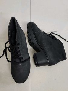 Pre-Loved Black Velvet Boots - Size 7 (UK)