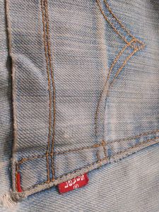 @99 Levi&#39;s Light Wash Jeans