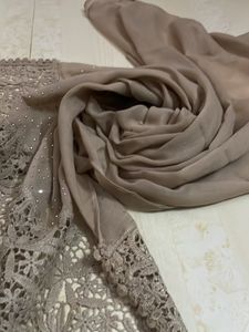 Golden Hijab Wid One Side Lace N Daimond