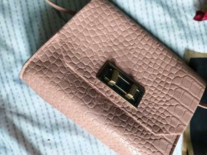 Baby Pink 🩷 Slingbag