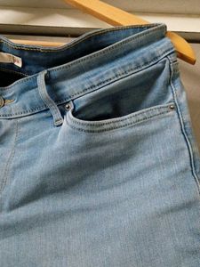 711 Skinny Levi&#39;s (Waist 32-34)