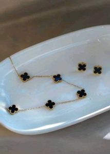 Clover Necklace & Earrings Set