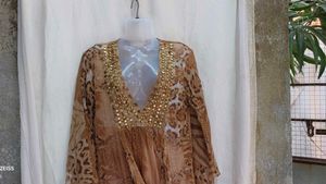 11412.Animal Print Embellished Top