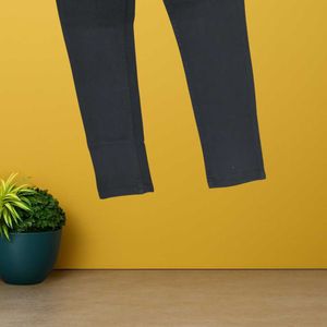 Women black skinny jeans size 26 (O-60)