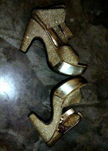 Sparkly Gold Heels ✨