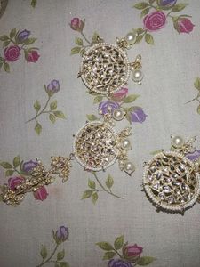 Earing And Tika