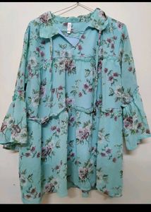 Women Flared Top.