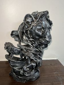 Lion Head Sculpture Showpiece