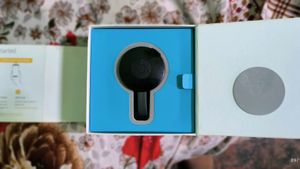 Google Chromecast (Streaming Devices) With Box
