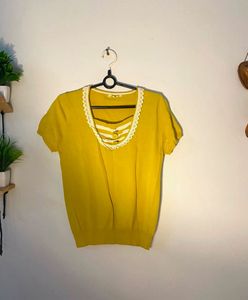 Yellow strechable top