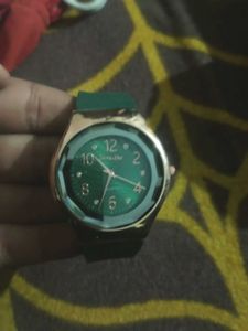 Elegant Green Wristwatch