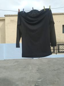 Black T-shirt (Like new)