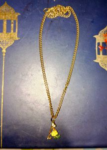 A Gold Tone Necklace