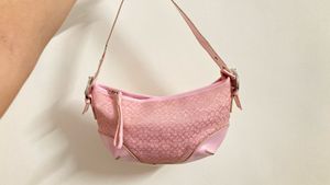 vintage coach pink monogram hobo 👛