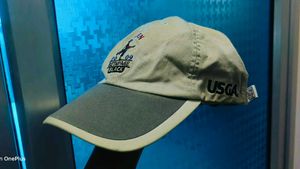 MEN  BASEBALL CAP