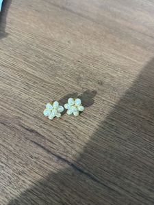 Set Of 2 Earrings
