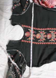 Elegant Embroidered Kurti with Dupatta