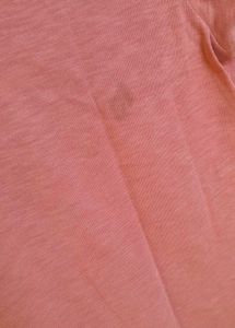 short-sleeved, round-neck t-shirt in muted pink 👕