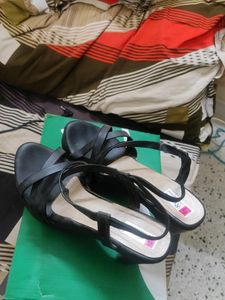 Heelss